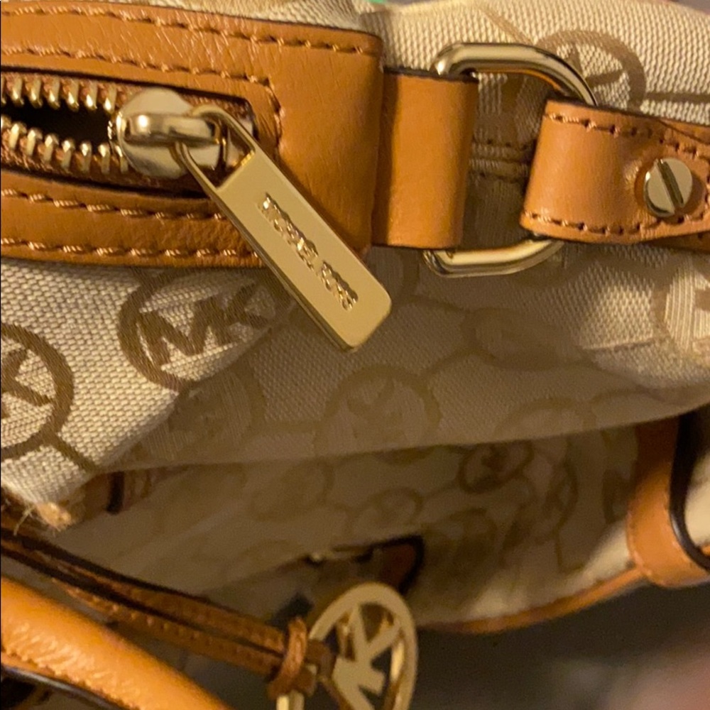 - Michael Kors Bedford Monogram Jacquard  Satchel M - Picture 6 of 8